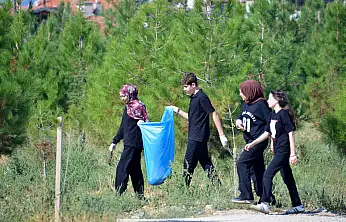 Meramlı gençlerden Dünya Temizlik Günü'nde çevre hareketi!