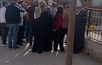 Okulda dehşet anları: Kız öğrenci pompalı tüfekle geldi!