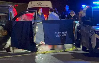 Önce boğazını kesti, sonra satırla saldırdı! Öfkeli kadın dehşet saçtı!