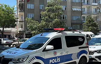 Son Dakika: Konya'da gözü dönmüş apartman sakini dehşet saçtı: Yöneticiyi bıçaklayıp...