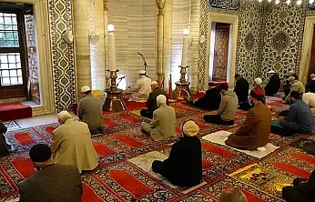 Üç ayların ilk müjdesi: Regaip Kandili