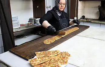 Ustalara kızdı fırının başına geçti: Konya'da usta dayanmayan fırına 'Hanımeli' değdi!
