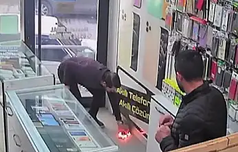 Yer Konya: Tamir edilen telefon bomba gibi patladı!