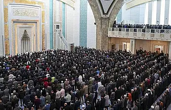 Yılın ilk Cuma hutbesi! 'Her Şey Allah'ı Anlatır'