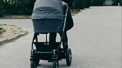 Konya'da başörtülü kadına saldırı: Bebek arabasının önünü kesip nefret kustu!