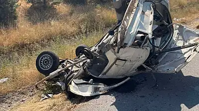 Konya'da otomobil, gurbetçinin aracıyla kafa kafaya çarpıştı! 2 ölü