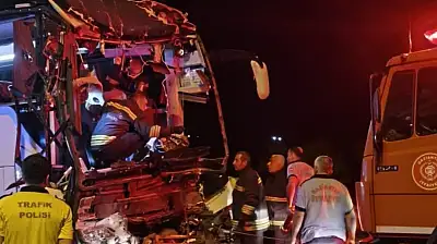Konya'dan çıkan yolcu otobüsü tırla çarpıştı: Çok sayıda ölü ve yaralı var!