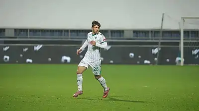 Konyaspor'da genç oyuncuya profesyonel imza