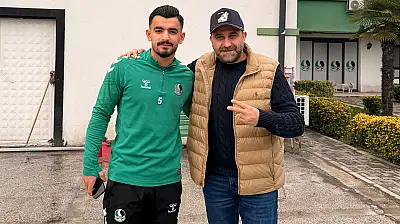 Konyaspor'dan ayrılan genç forvet Sakaryaspor'a imza attı