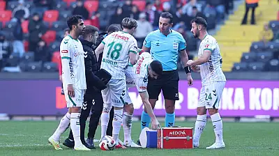 Konyaspor, Gaziantep'te doğrandı! Göz göre göre 4 kırmızı kart çıkmadı!