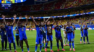 Konyasporlu Bazoer'den Curaçao ile tarihi puan!