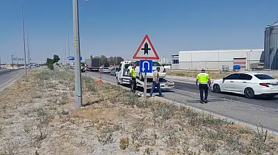 Son dakika: Konya 3 otomobil birbirine girdi trafik kilitlendi: 9 yaralı!