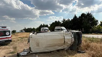 Son dakika! Konya'da tarım işçilerini taşıyan minibüs devrildi: 17 yaralı