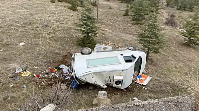 Yağıştan kayganlaşan Konya yolunda facia: Kamyonet şarampole uçtu