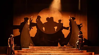 'Deli Dumrul' ve 'Tehlikeli Oyun' dünya prömiyerinde büyüledi