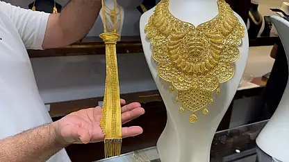 Düğünlerin cep yakan yeni trendi: Altın kravat