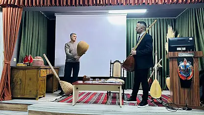 Konya Öğretmen Akademileri projesinde bağlama çeşitleri tanıtıldı