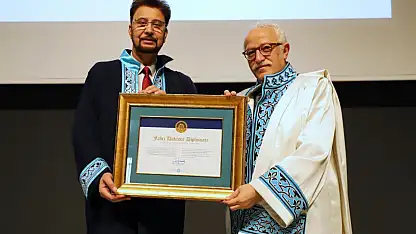 NEÜ'de Britanyalı siyasetçiye Fahri Doktora Payesi tevcih edildi