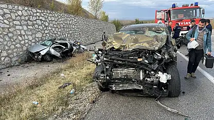 Otomobil ile cip çarpıştı: 4 ölü, 2 yaralı!