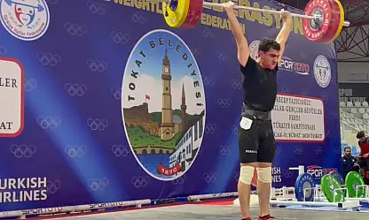 Halterde Karatay rüzgarı esti!