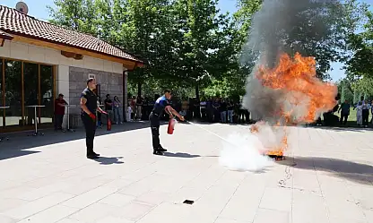 Selçuklu Belediyesi personeli için uygulamalı yangın eğitimi düzenlendi