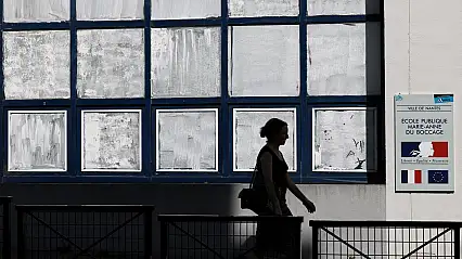 Aşırı sıcaklara karşı tebeşir boyası önlemi: Pencereler beyaza bürünüyor