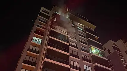Binada feci yangın: 19 kişi mahsur kaldı!