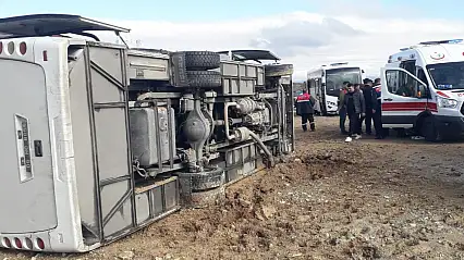 Cezaevi nakil, aracı devrildi: 3 yaralı