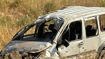 Hafif ticari araç takla attı: 1 yaralı