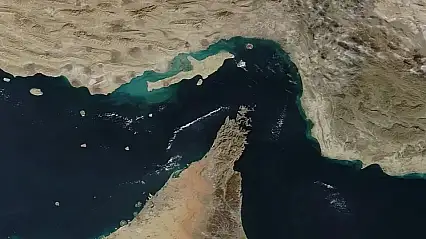 İran'dan Hürmüz Boğazı'nda yeni yaptırım adımı: Kurallar sıkılaşıyor!