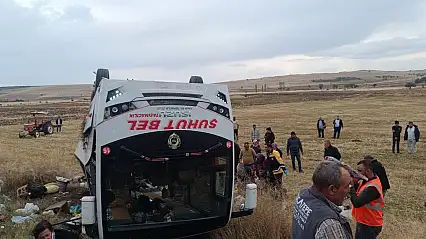 İşçi servisi devrildi: 28 yaralı