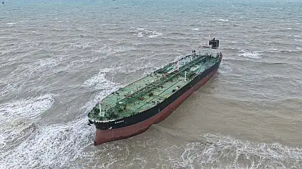 Karaya oturan 238 metrelik BANDA tankeri kurtarıldı