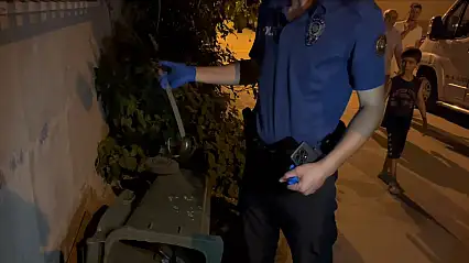 Kavgaya oyuncak kılıçla gelmişler