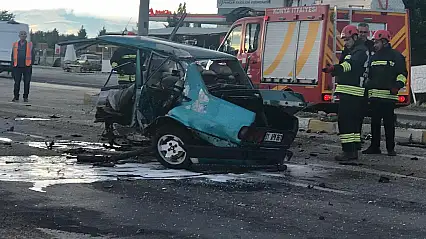 Konya'da can pazarı! Çarpışmanın şiddetiyle Tofaş ikiye bölündü