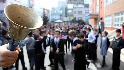 MEB duyurdu: Okullarda o uygulamalar tamamen yasaklandı! Ziller ne zaman çalacak?