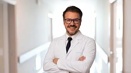 'Okullar açıldı, çocukların duruşuna dikkat edilmeli, skolyoz sessiz ilerleyebilir'