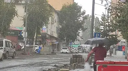 Sağanak ve dolu ulaşımı aksattı