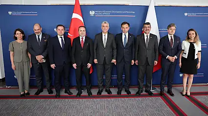 Ticaret Bakanı Bolat, Polonya Maliye Bakanı Domanski ile bir araya geldi