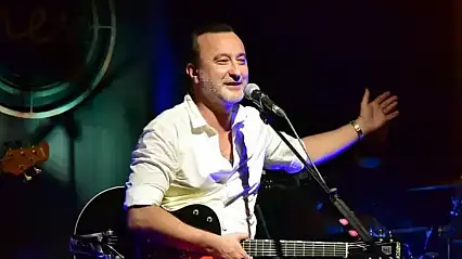 Ünlü şarkıcı Nev hayatını kaybetti! Nev kimdir?