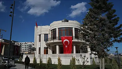 Ayağa kaldırılan meclis binası artık perde açacak!