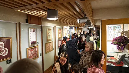 Konya'da geleneksel sanat rüzgarı! Ebru eserleri görücüye çıktı