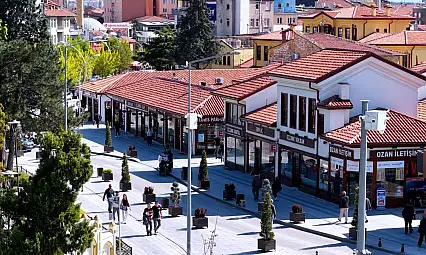 Bakan Kurum, yenilenen Çorum Tarihi Kent Meydanı'ndan görüntüler paylaştı