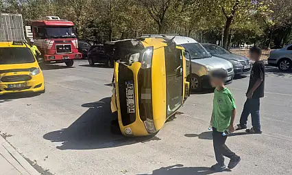 Konya'da feci kaza: Ticari taksi devrildi, savrulan araç zabıtaya çarptı!