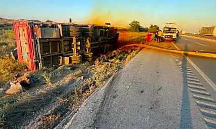 Konya'da kontrolden çıkan kamyon devrildi: 1 yaralı