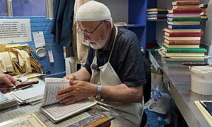 Konya'da Kur'an-ı Kerim'e adanan bir ömür! Babası öğretti, o sürdürüyor