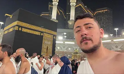 Motosikletiyle umreye gitti! Türk olduğunu söyleyince...