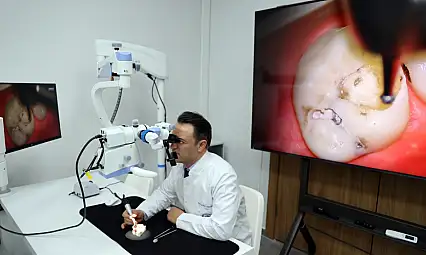 NEÜ'de mikroskop destekli tedavi: Dişlerin ömrü uzuyor!