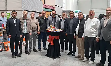 Üresinler İnşaat 20 yıllık tecrübesini yeni mağazasına taşıdı