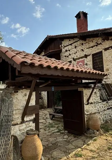 Betonsuz köy turistlerin gözdesi oldu