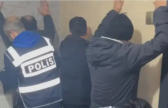 Ahlak büro affetmedi! Konya'da kumarhaneye çevrilen iş yerine baskın!